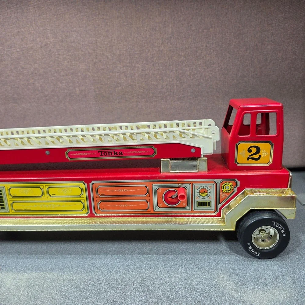 Vintage Tonka Hook and Ladder‎ Fire Truck #2 Plastic/Steel W/Siren Made In USA